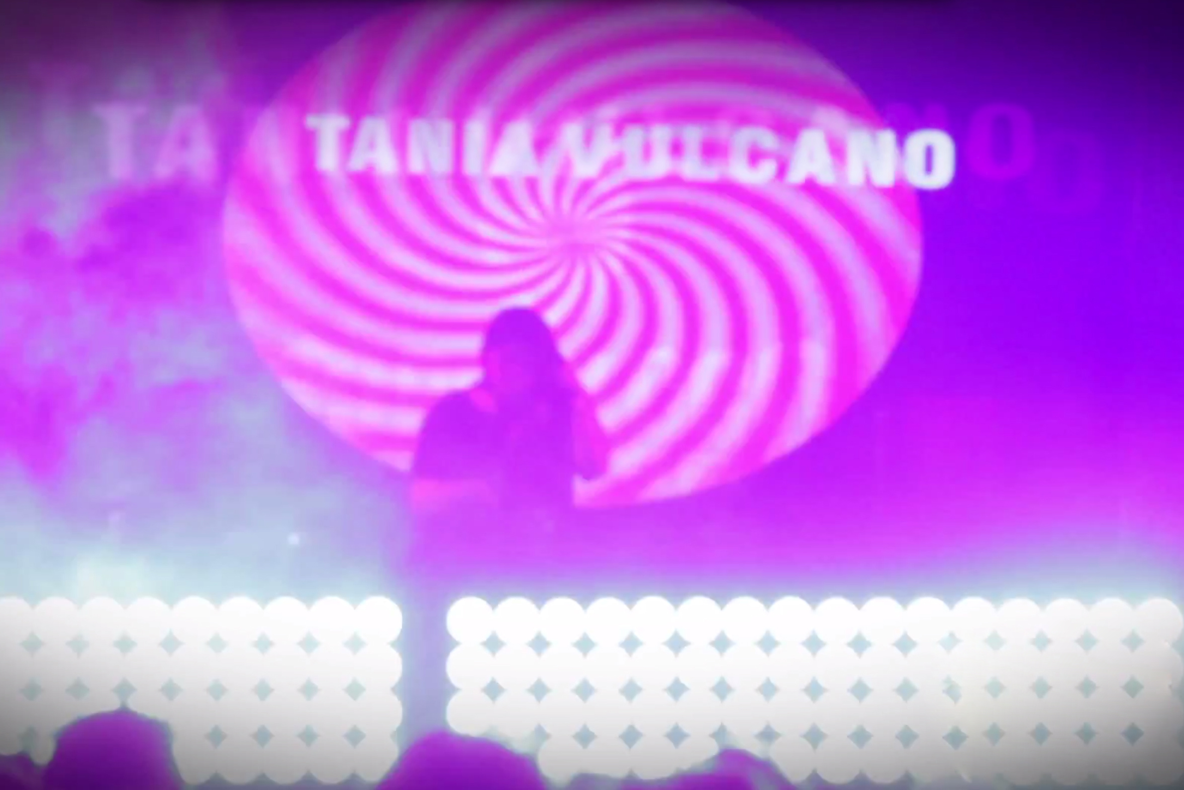 Tania Vulcano / Move On